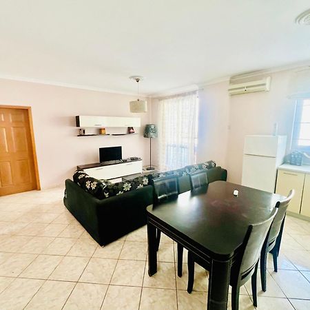 Lovely 3-Bedroom Rental Unit In Durrës Exteriér fotografie