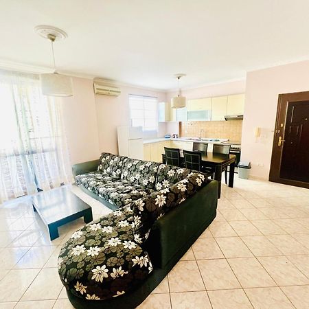 Lovely 3-Bedroom Rental Unit In Durrës Exteriér fotografie